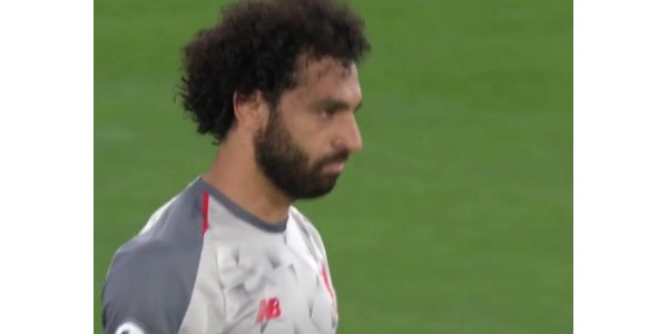 Piłka nożna sprawia że wielu przyjaciół zbiera się razem